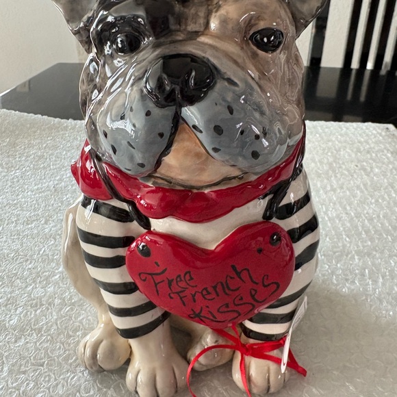 Blue sky  "Free French Kisses" Bulldog figurine - Picture 7 of 7